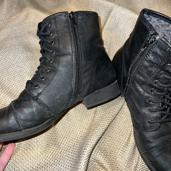 Black Steve Madden Combat boots - Picture 2 of 5
